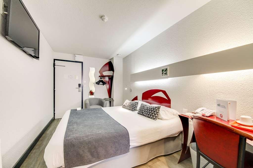 Brit Hotel Porte D'Espagne Perpignan Room photo